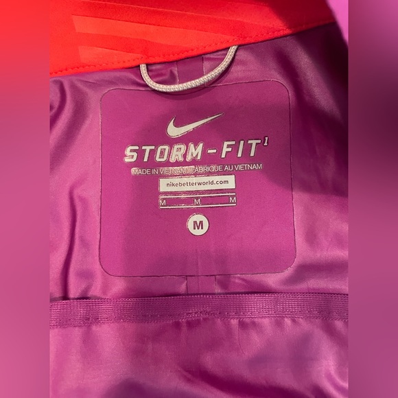 Nike Jacket Womens SZ Med Purple Storm Fit Windbreaker Lightweight Stormfly - Picture 5 of 8